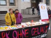 Infostand anlässlich der Aktion One Billion Rising auf dem Stuttgarter Marktplatz (14. Februar 2014)