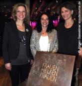 MdL Brigitte Lösch, Moderatorin Stefanie Anhalt und Christiane Scheuing-Bartelmess sammeln Spenden (13.12.2014) 