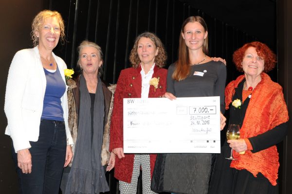 V.l.n.r.: Dr. E.-T.Thomas (Soroptimist), S.Heydenreich (Theater der Altstadt), U.v.Laufenberg (Soroptimist), L.Wacker (Frauen helfen Frauen e.V.), A.Asseburg (Soroptimist)