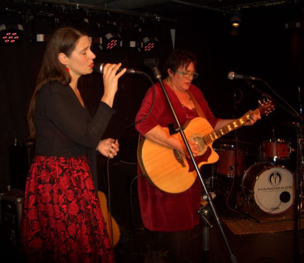 Die Sängerinnen von Tender Buttons und Somethin' Special im Duett, Merlin, 3. Dezember 2016