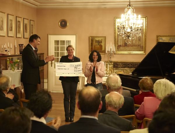 Feierliche Scheckübergabe durch die Freimaurer Loge Sarastro 2013