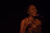Thabilé performt zugunsten von Frauen helfen Frauen e.V. (Bild: Ute Weller)